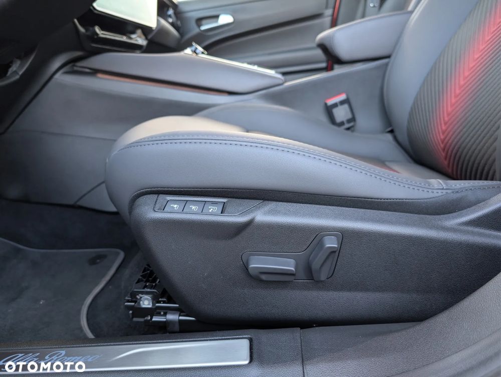 Alfa Romeo Junior 1.2 mHEV Ibrida Q4 eDCT - 21