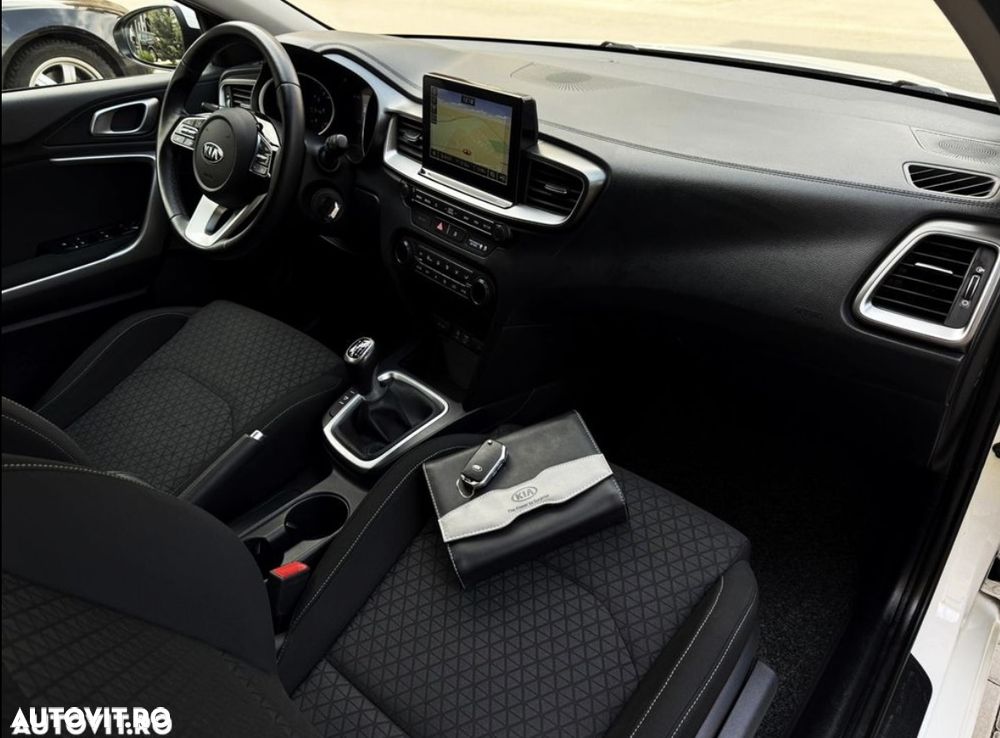 Kia Ceed - 32