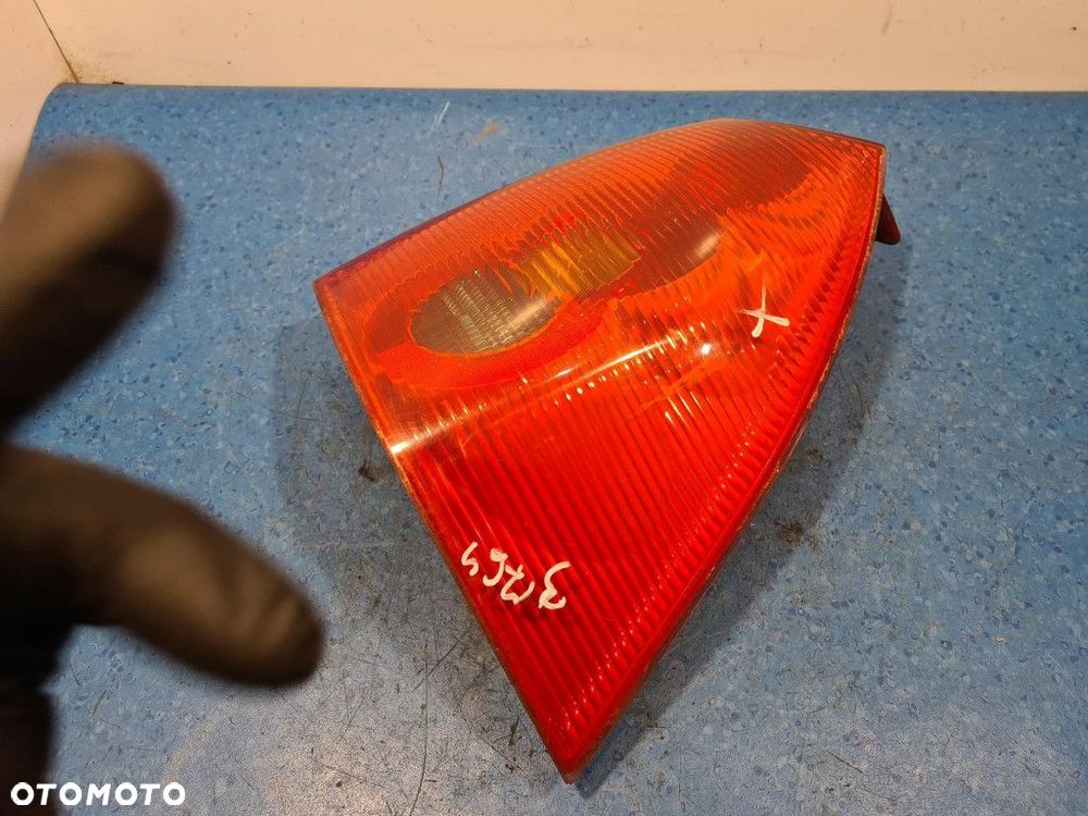 PEUGEOT 307 LAMPA TYŁ PRAWA ZEWNĘTRZNA - 2