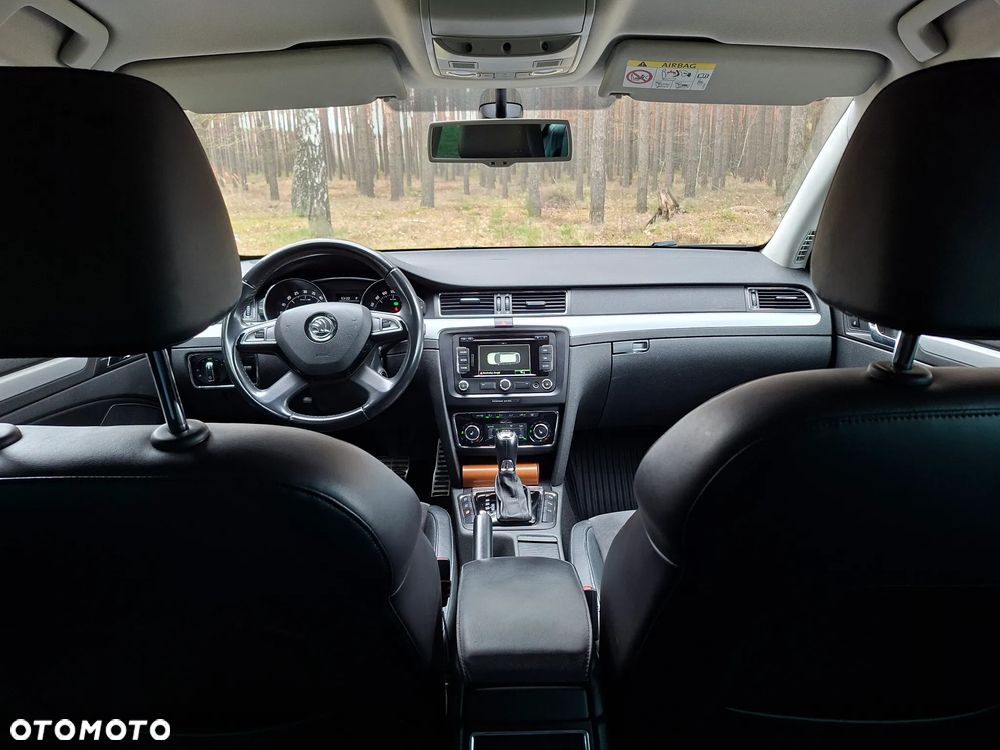 Skoda Superb 2.0 TDI 4x4 Elegance Outdoor DSG - 10