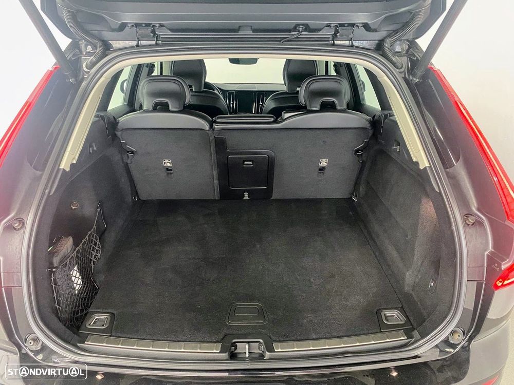 Volvo XC 60 2.0 B4 Momentum Plus - 8