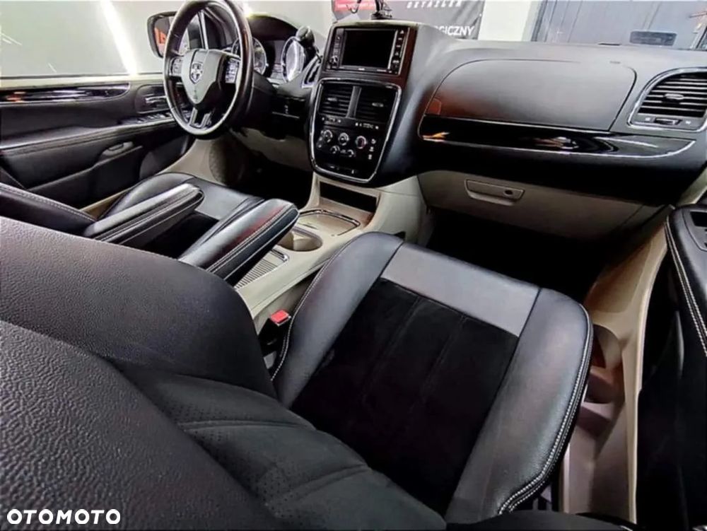 Dodge Grand Caravan - 14