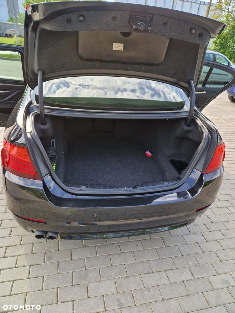 BMW Seria 5 525d xDrive - 9