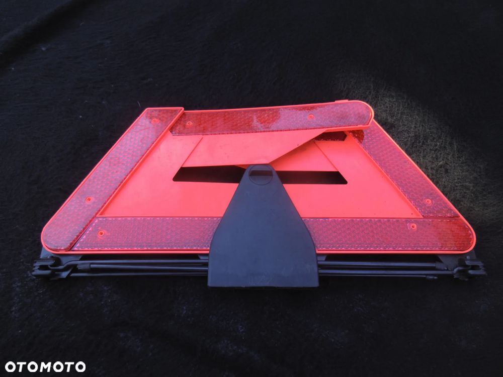 A6 C6 A4 B6 TRÓJKĄT OSTRZEGAWCZY MOCOWANIE UCHWYT 4B5860251C 8E5860285 - 1