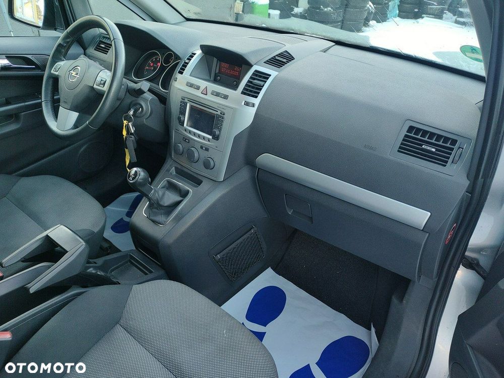 Opel Zafira - 13