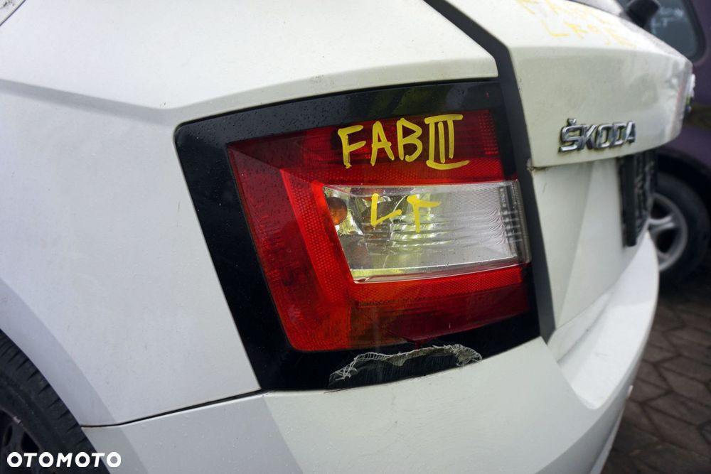 LAMPA TYLNA LEWA FABIA III NJ3 5D HB  SKODA 2014-2018 - 1