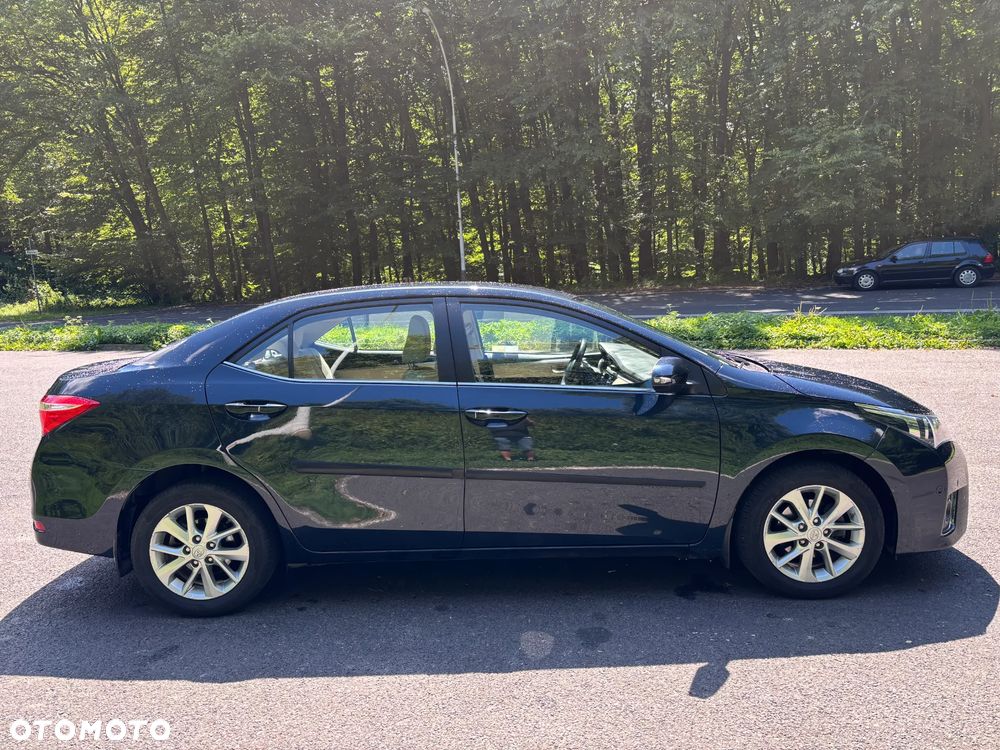 Toyota Corolla 1.6 Premium + - 7