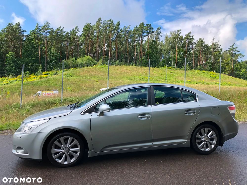 Toyota Avensis 1.8 Active - 11