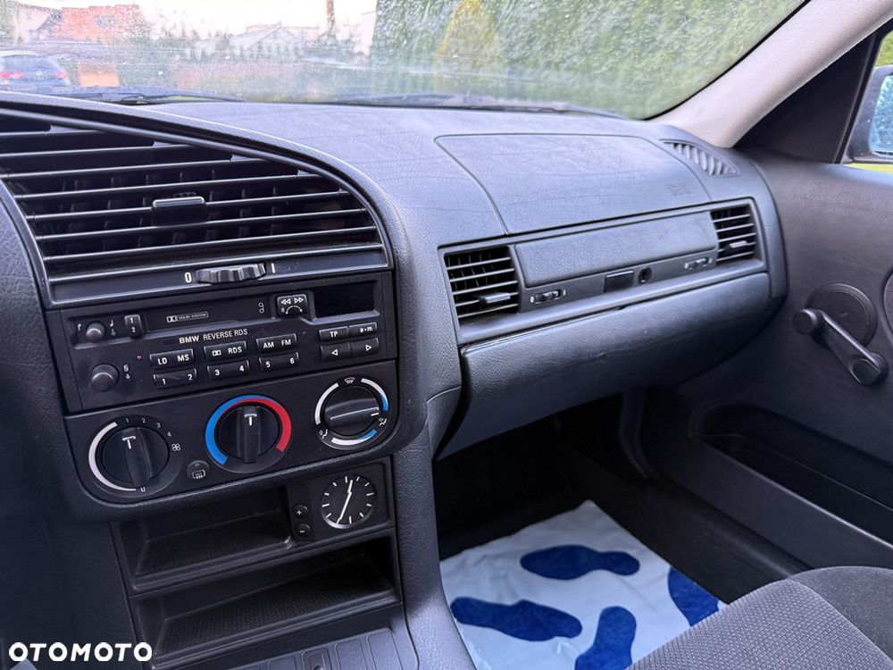 BMW Seria 3 316i - 34