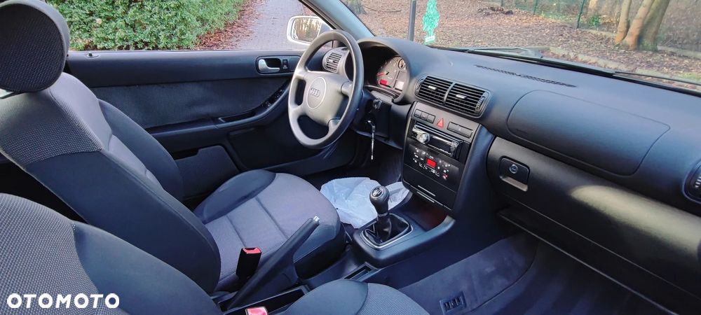 Audi A3 3-drzwiowe 1.6 Ambiente - 11