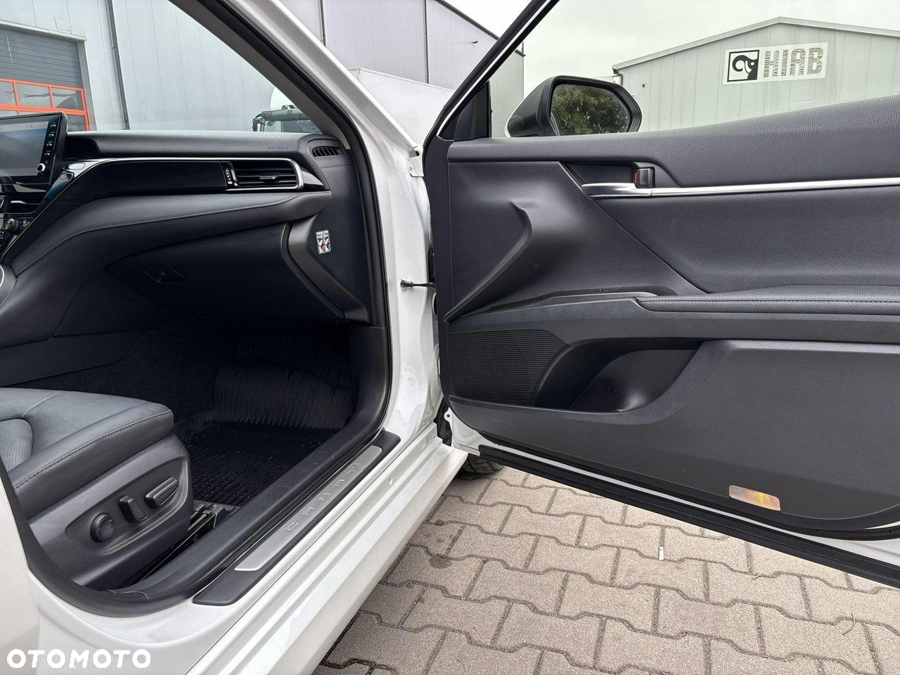 Toyota Camry - 16