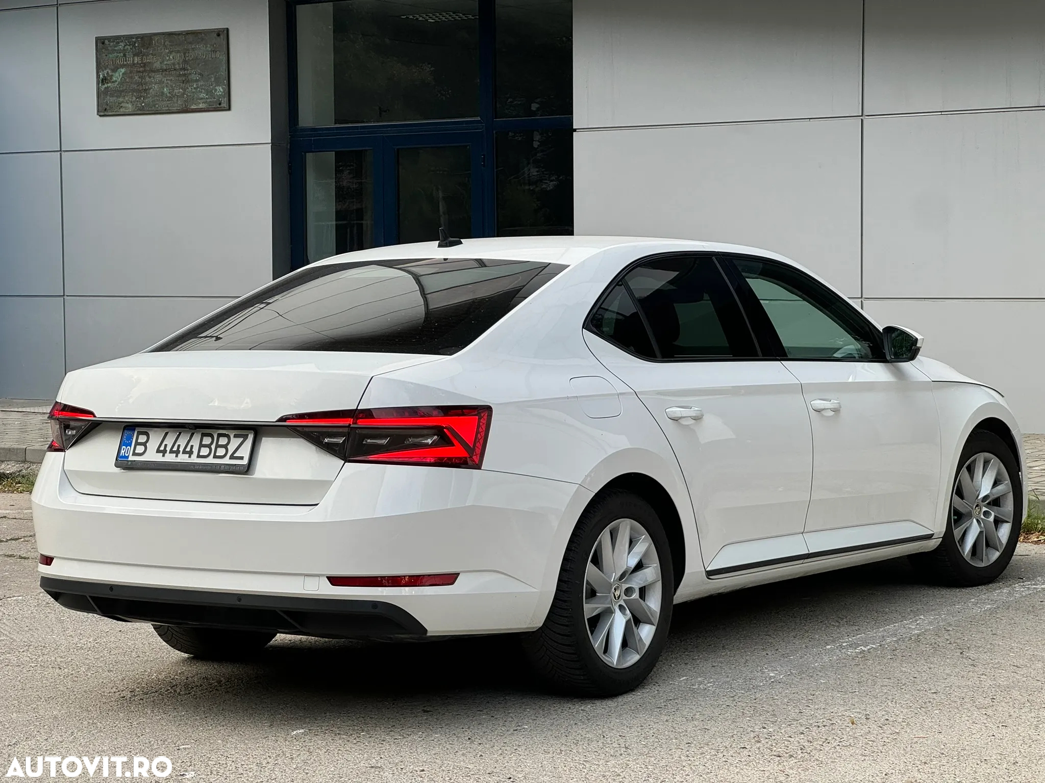 Skoda Superb 2.0 TDI DSG Style - 4