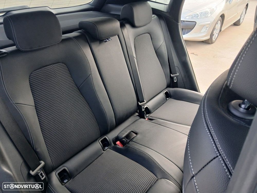 Mercedes-Benz GLA 250 e 8G-DCT - 18