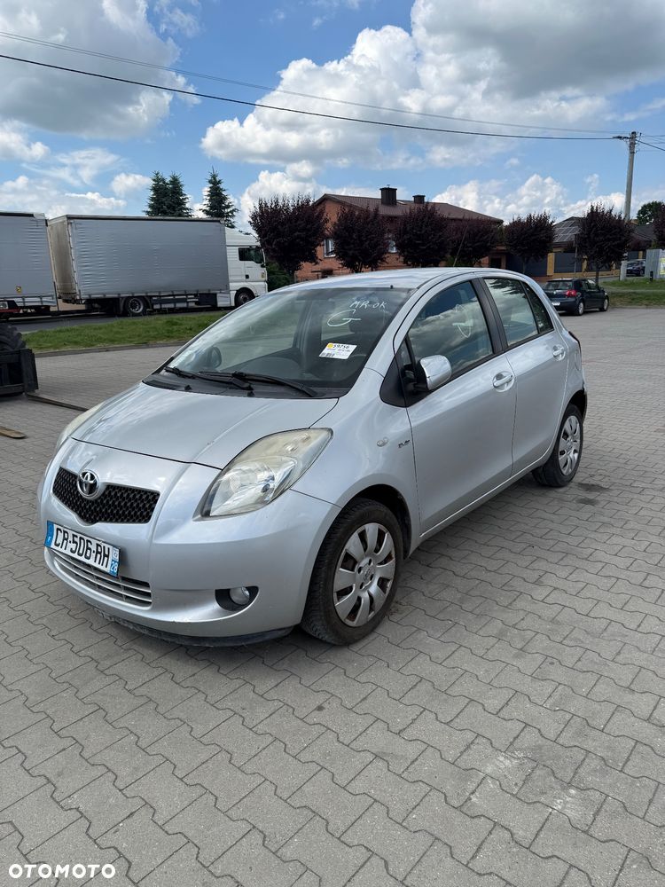Toyota Yaris - 1
