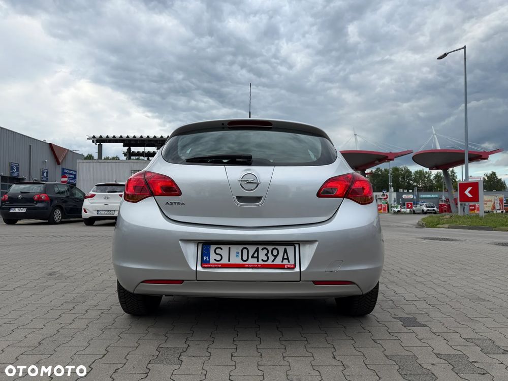 Opel Astra 1.6 Essentia - 11