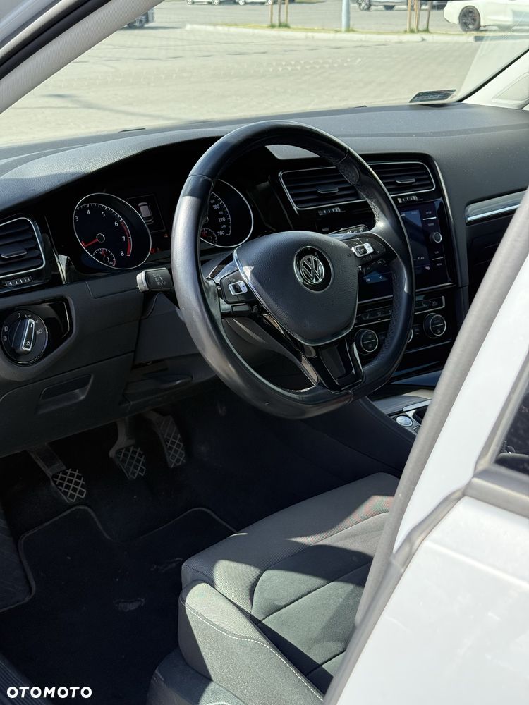 Volkswagen Golf - 6