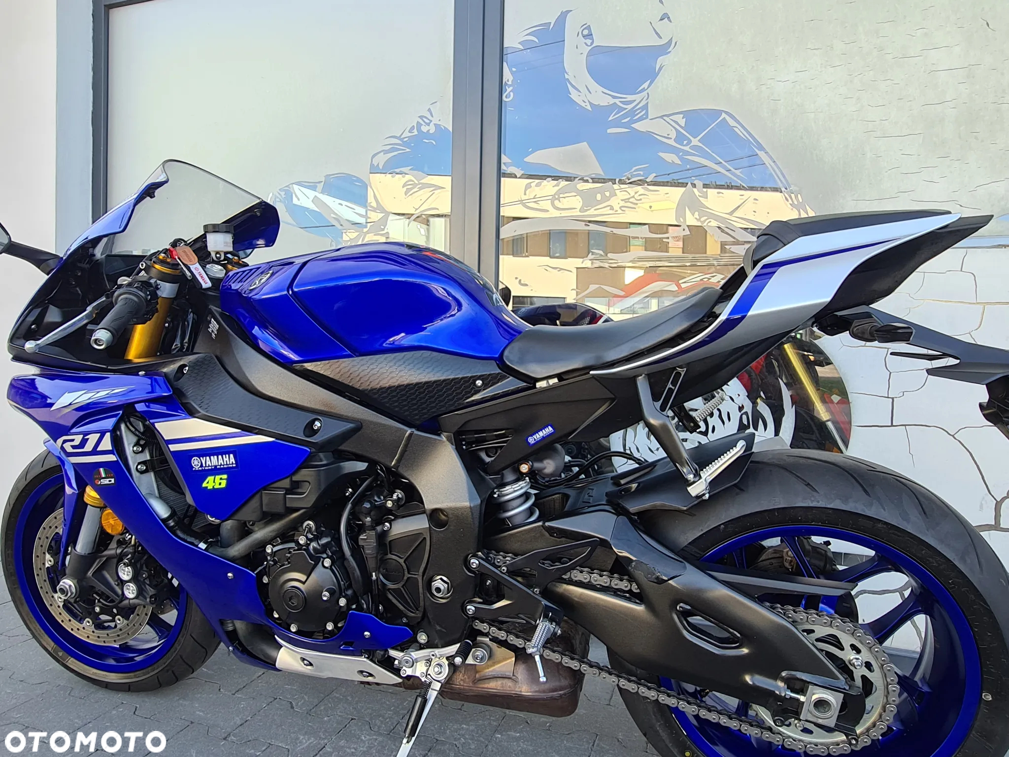 Yamaha R1 - 6
