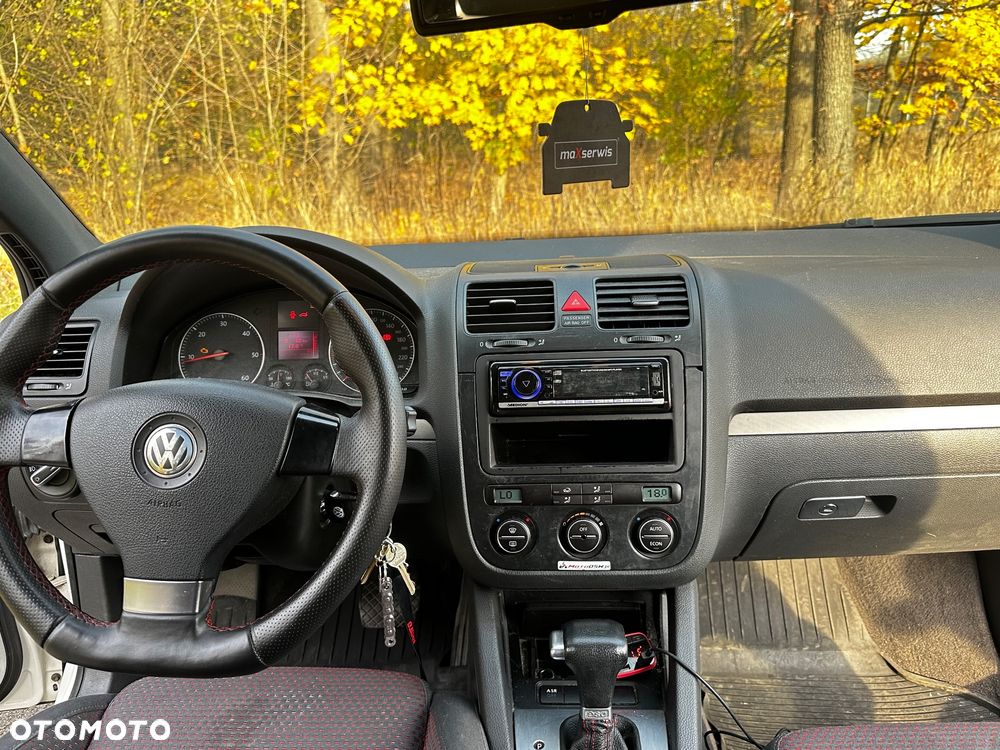 Volkswagen Golf 2.0 TDI Trendline DSG - 12