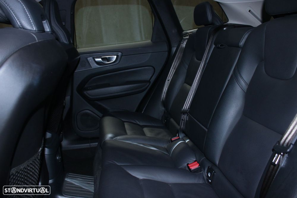 Volvo XC 60 2.0 T6 PHEV Plus Dark AWD - 44