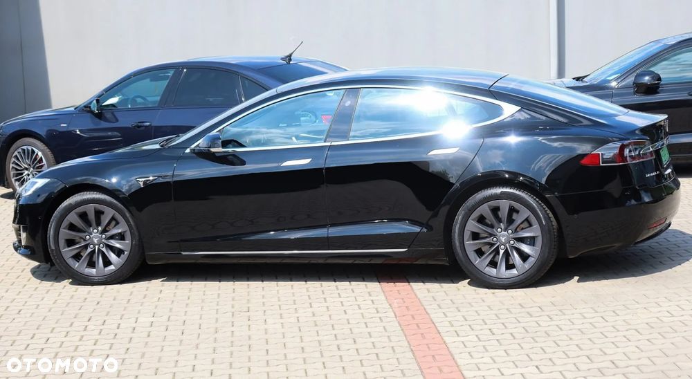 Tesla Model S - 7