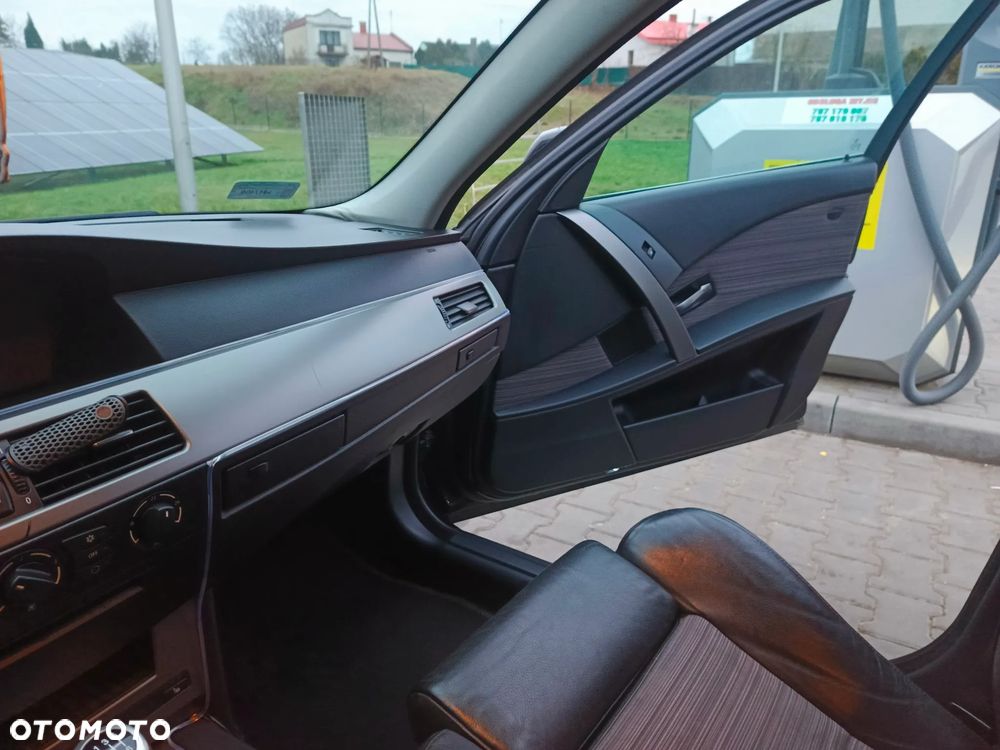 BMW Seria 5 523i - 13
