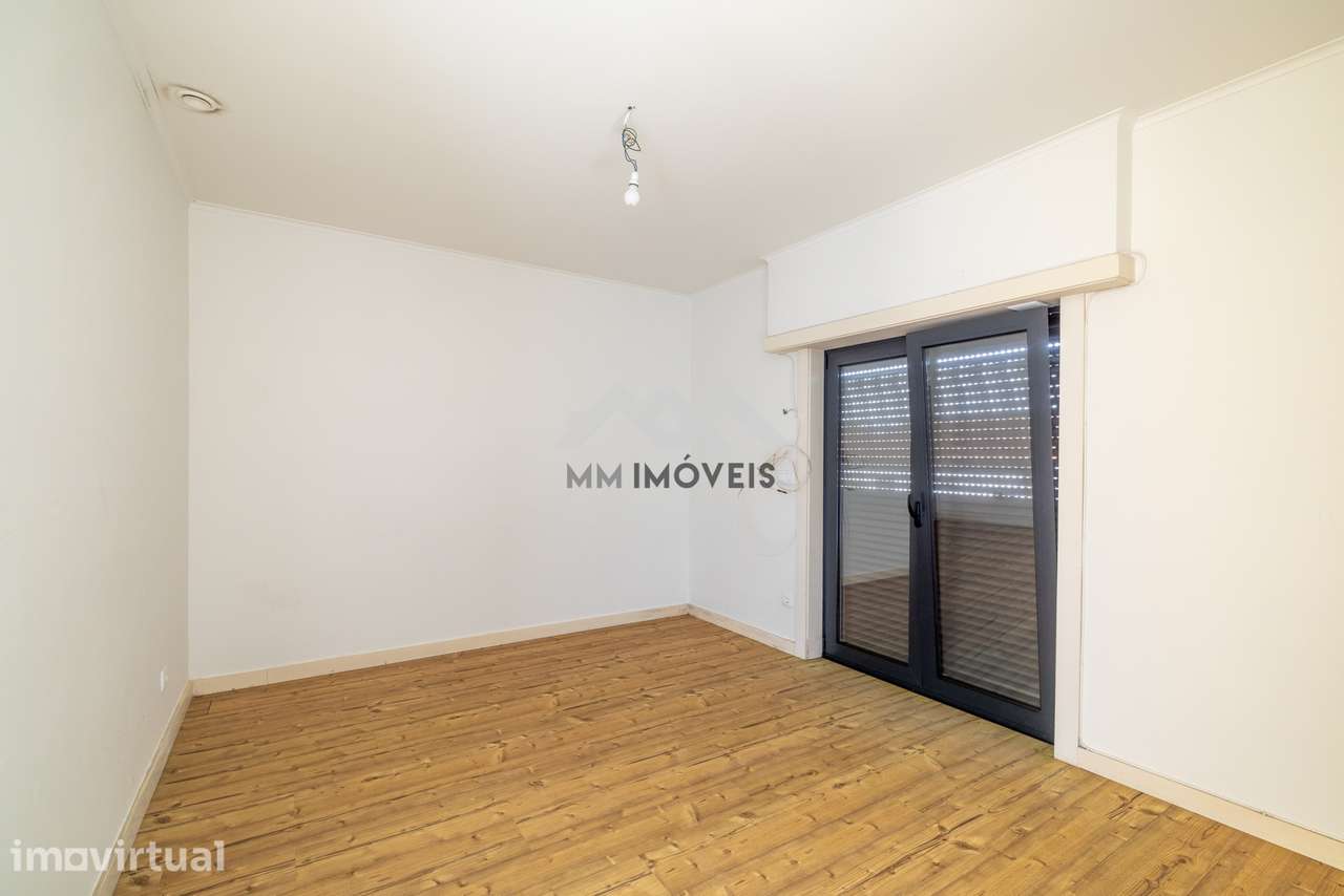 Apartamento T3 | Renovado | Arrendamento | Garagem | Varanda | Foz | M - Grande imagem: 4/35
