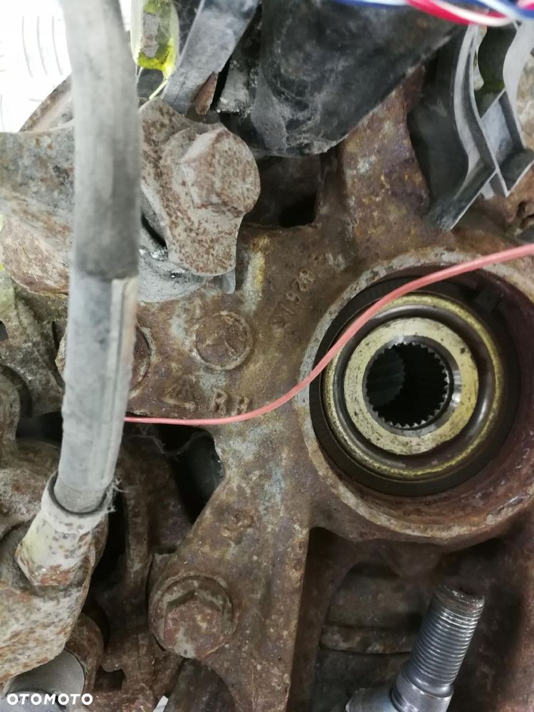 zacisk piasta zwrotnica wahacz prawa prawy tył MERCEDES W164 ML 3,0 CDI - 5