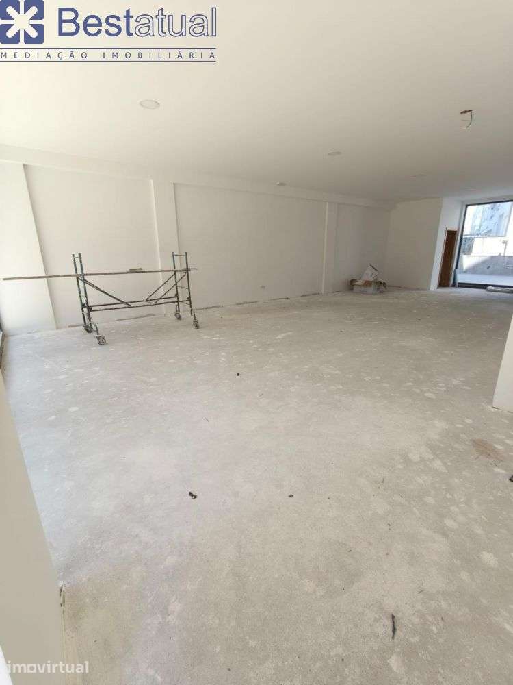 Loja C/100 m2 + 200 m2 de Logradouro - Grande imagem: 3/11