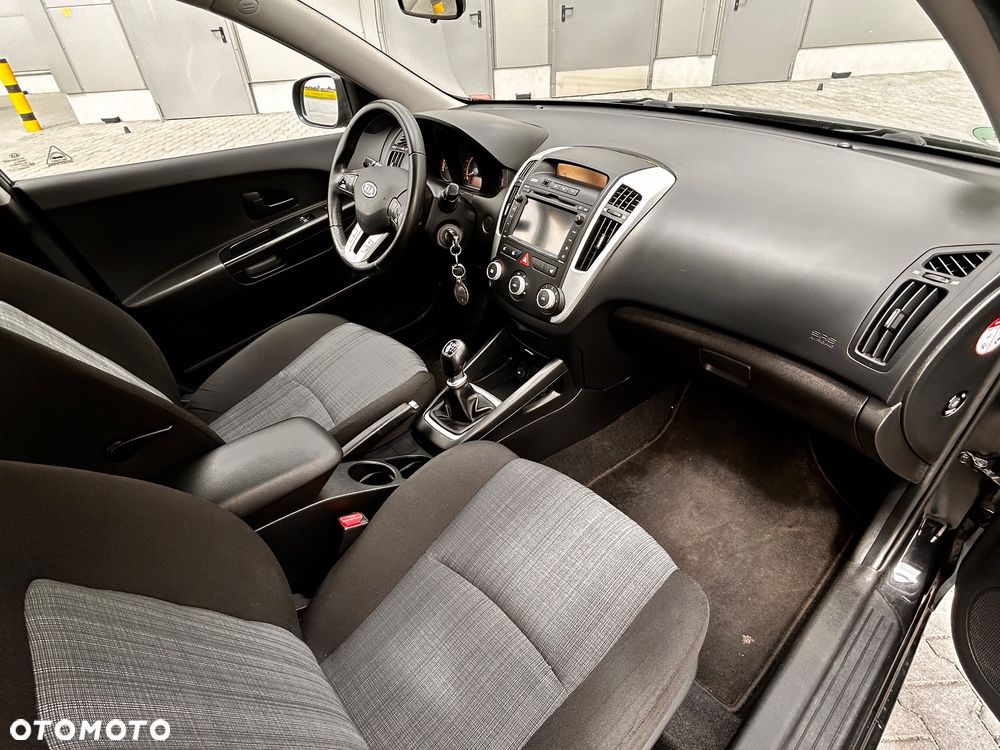 Kia Ceed 1.6 CRDi 115 Spirit - 27