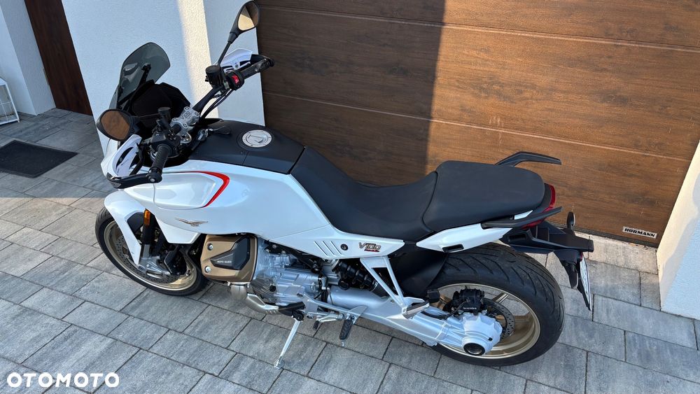 Moto Guzzi V100 Mandello - 10