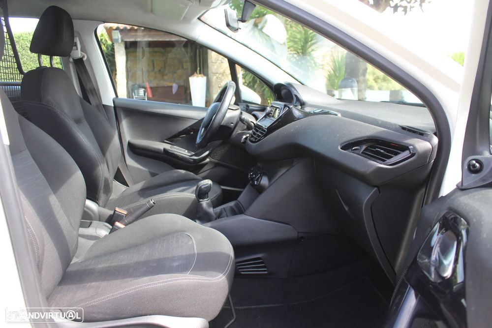 Peugeot 208 - 16