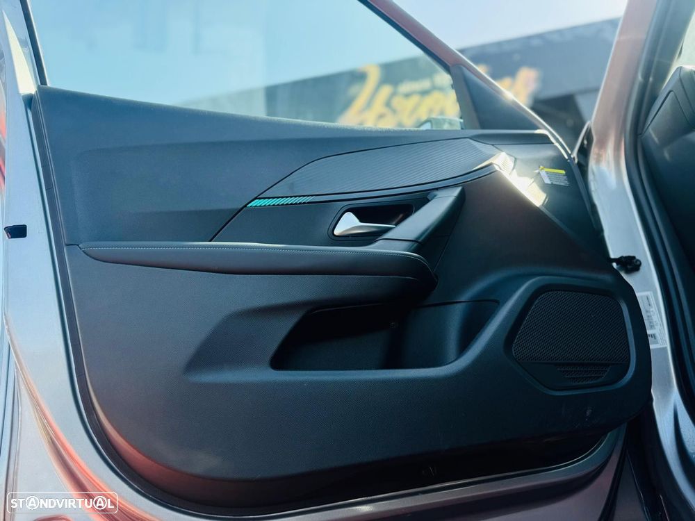 Peugeot 2008 1.2 PureTech Allure Pack EAT8 - 23