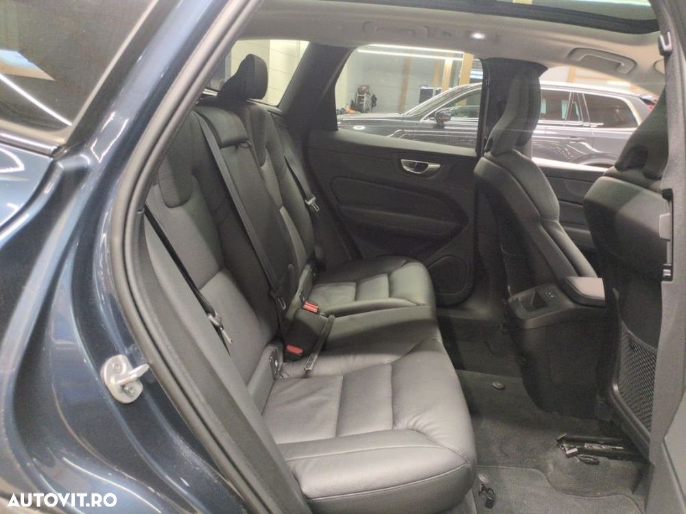 Volvo XC 60 B4 D Plus Dark - 7