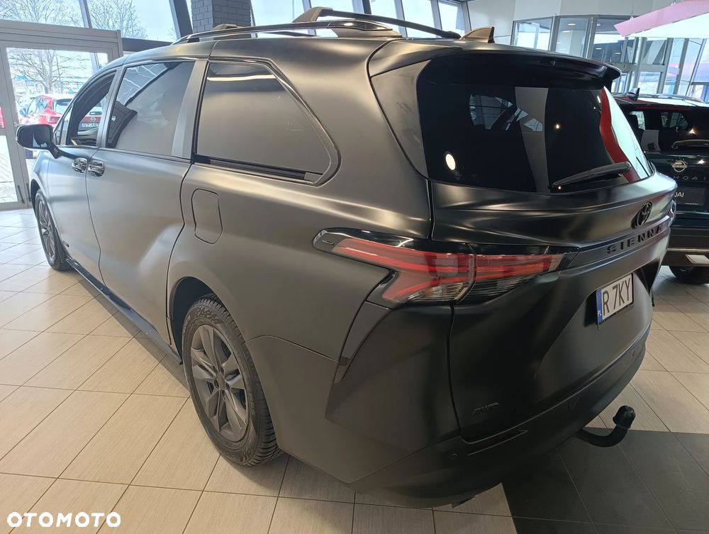 Toyota Sienna - 2