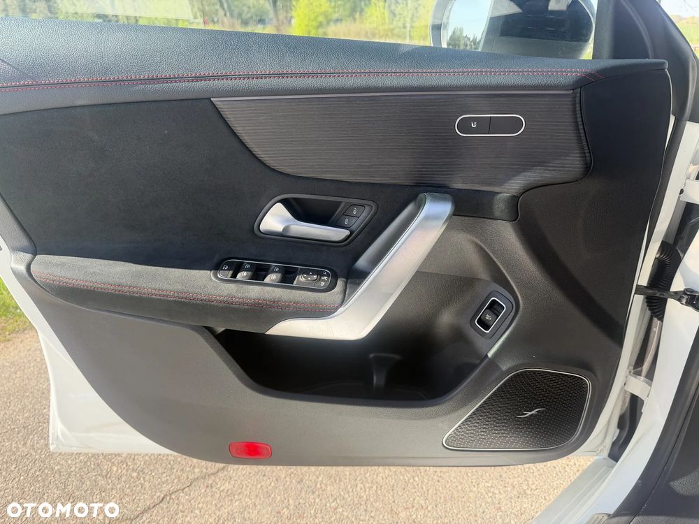 Mercedes-Benz CLA 250 4-Matic AMG Line 7G-DCT - 11