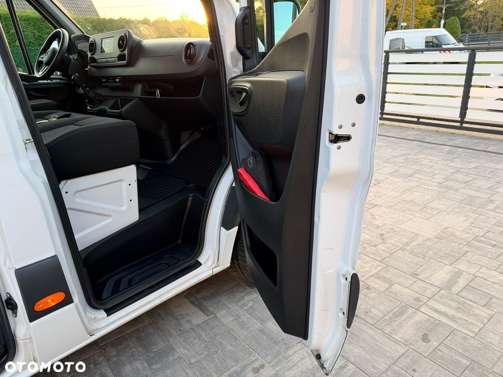 Mercedes-Benz Sprinter - 24