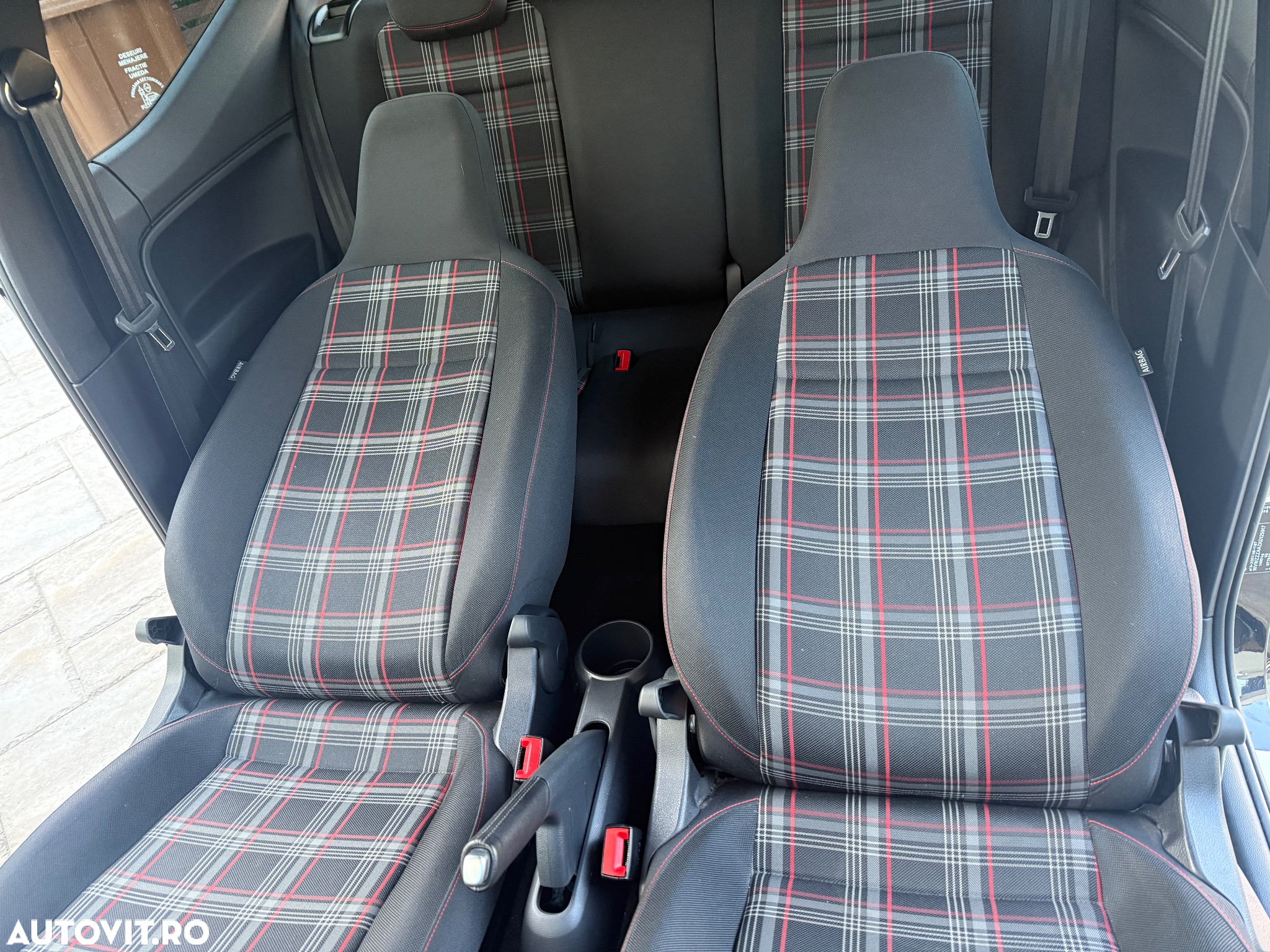 Volkswagen up! GTI - 15