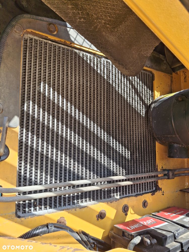 Liebherr A312 CAT JCB - 22