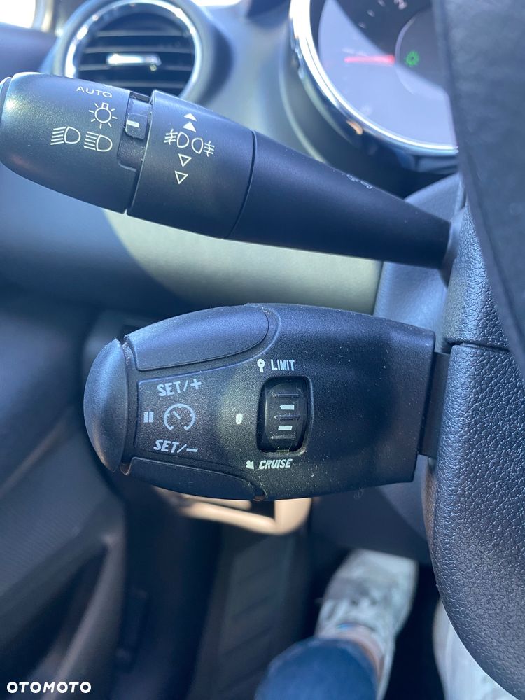 Peugeot 3008 1.6 HDi Access - 24