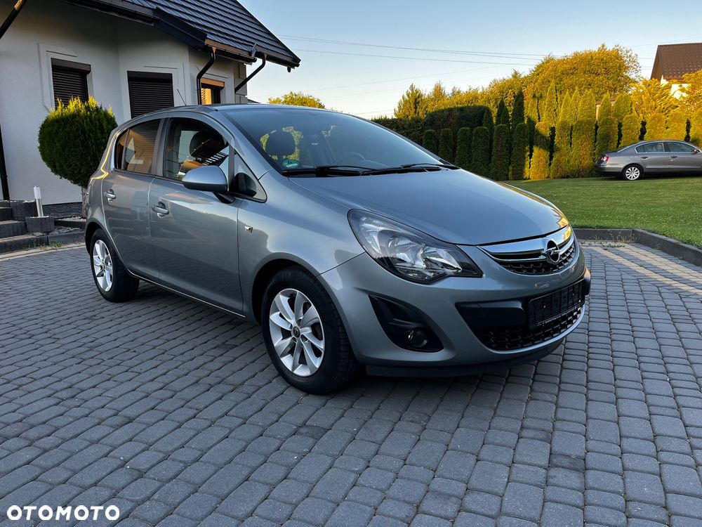 Opel Corsa 1.2 16V Cosmo - 1