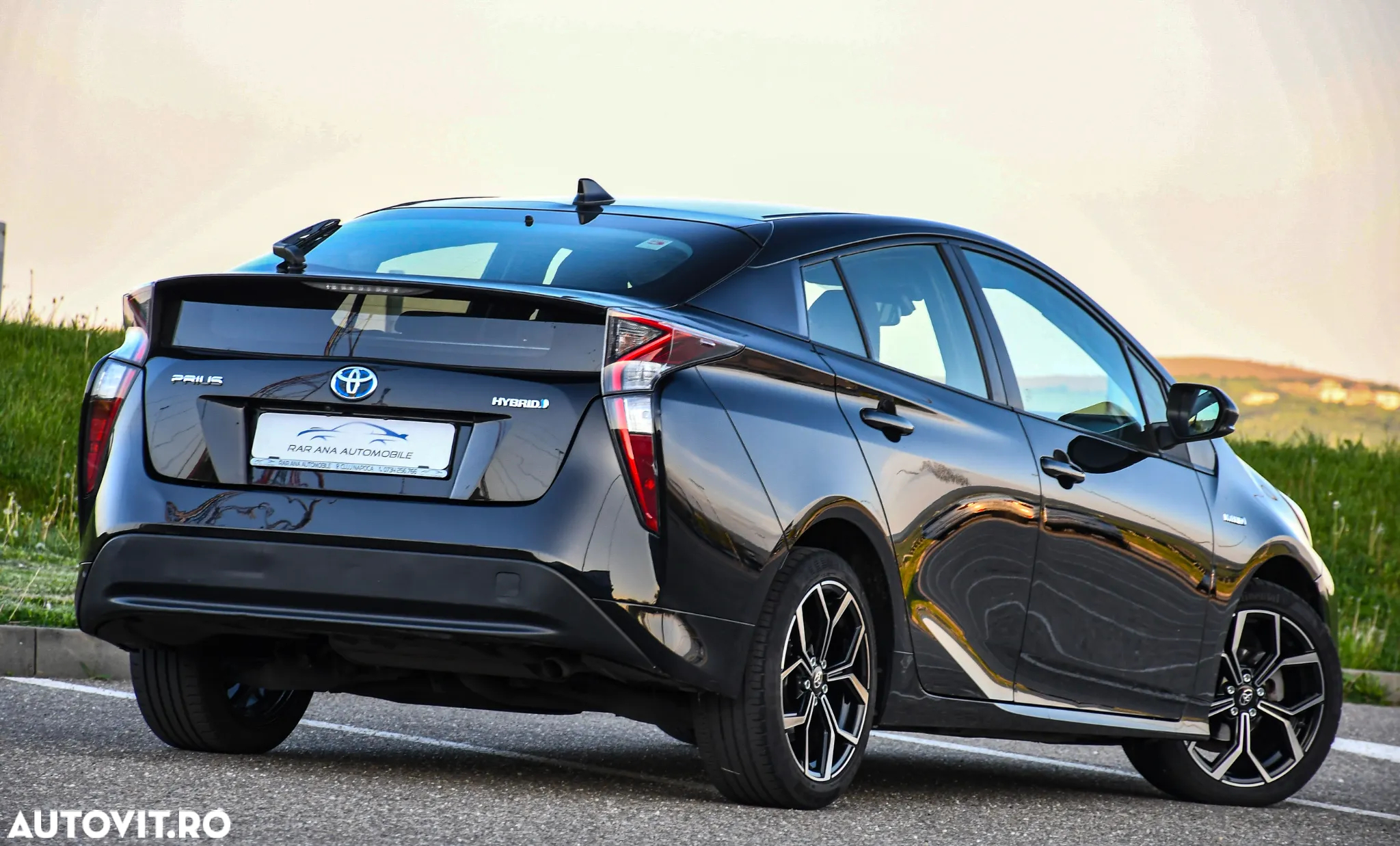 Toyota Prius 1.8 Dual VVT-i Sol+ - 3