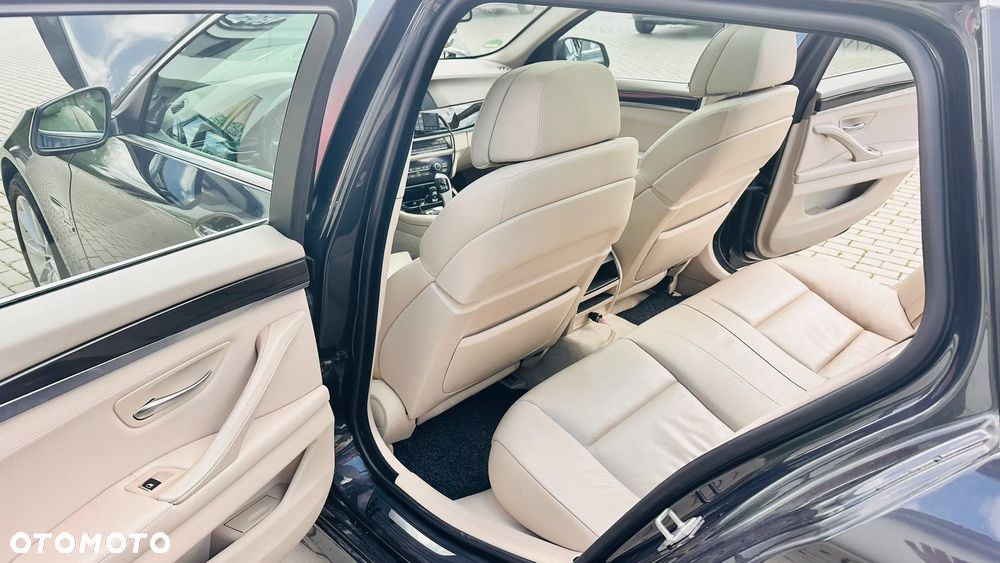 BMW Seria 5 530d xDrive - 13