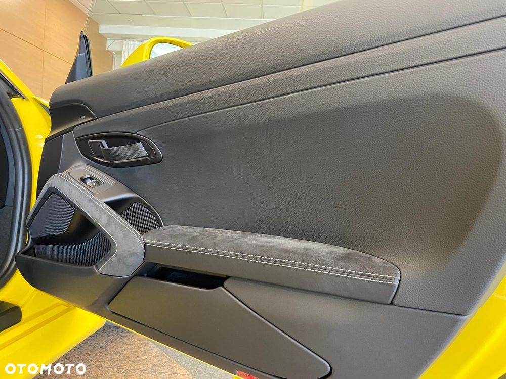 Porsche Cayman GT4 - 18