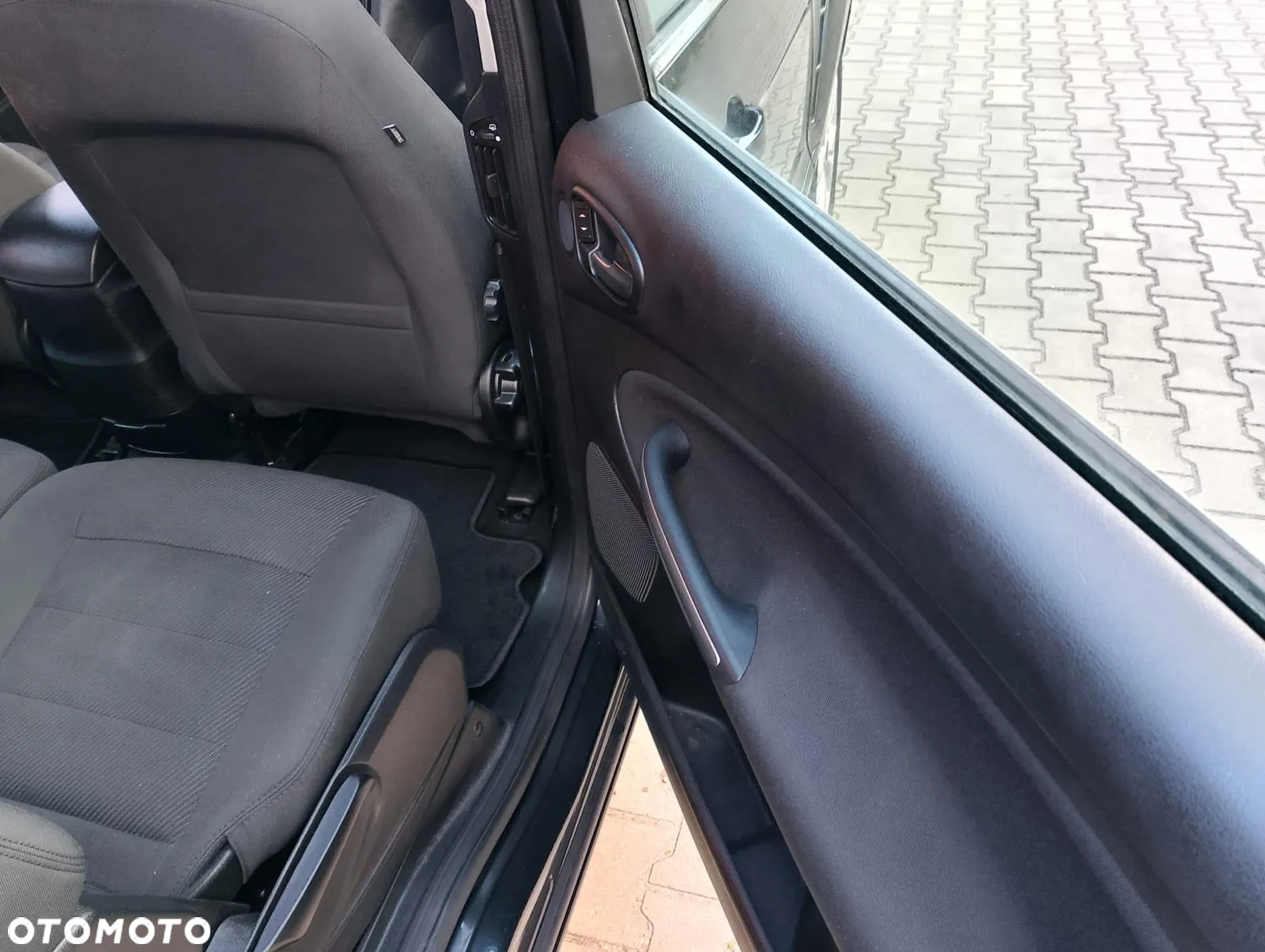 Ford S-Max 2.0 TDCi DPF Ambiente - 28