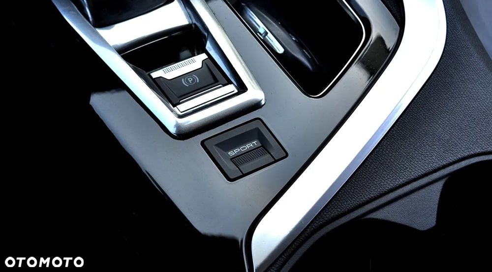 Peugeot 3008 1.2 PureTech Allure S&S EAT6 - 31