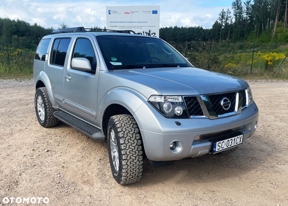 Nissan Pathfinder 4.0 V6 LE