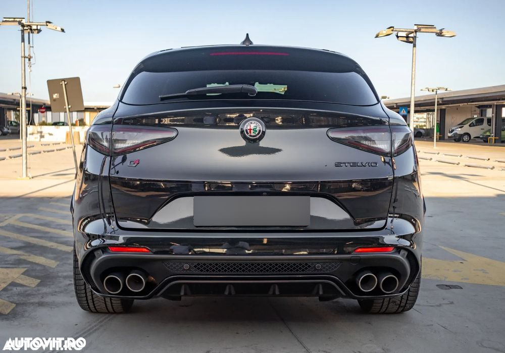 Alfa Romeo Stelvio V6 2.9 Bi-Turbo AT8-Q4 Quadrifoglio - 4