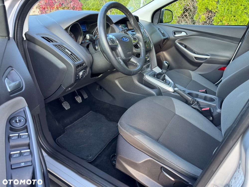 Ford Focus 1.6 Trend - 16
