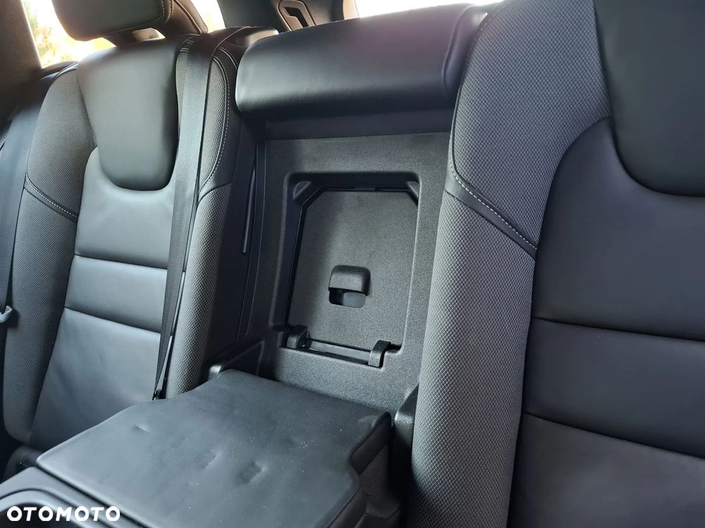 Volvo V60 D3 R-Design - 27