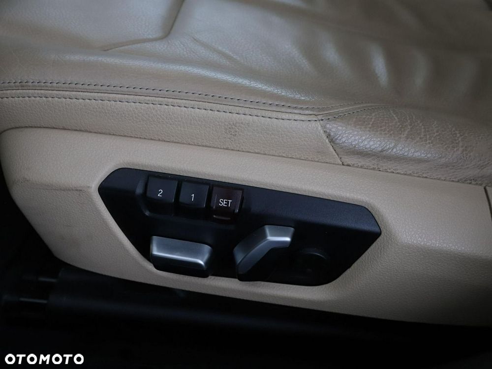 BMW Seria 3 320d Luxury Line - 39